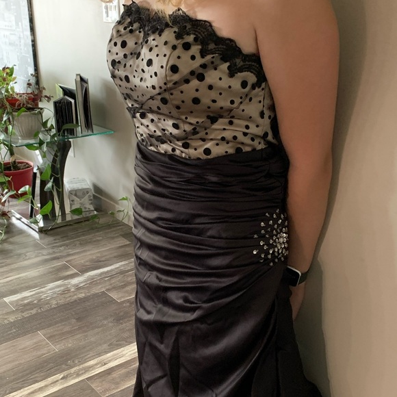 Beautiful custom fitted dress— one of a kind - Picture 3 of 15